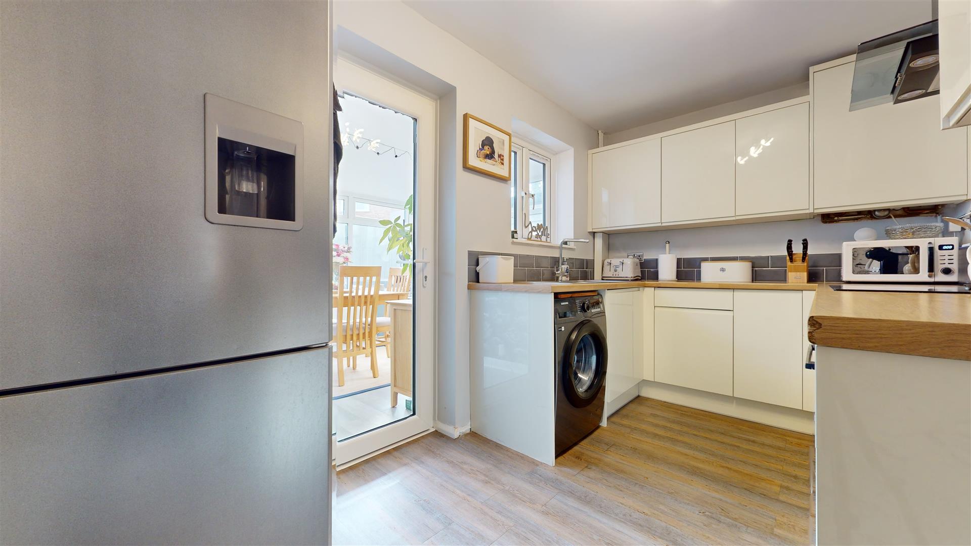 2 bed property in Squires Close, Milton Keynes